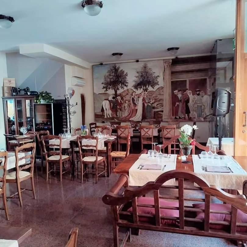 La Grotta San Michele Hotel Montevettolini Bagian luar foto