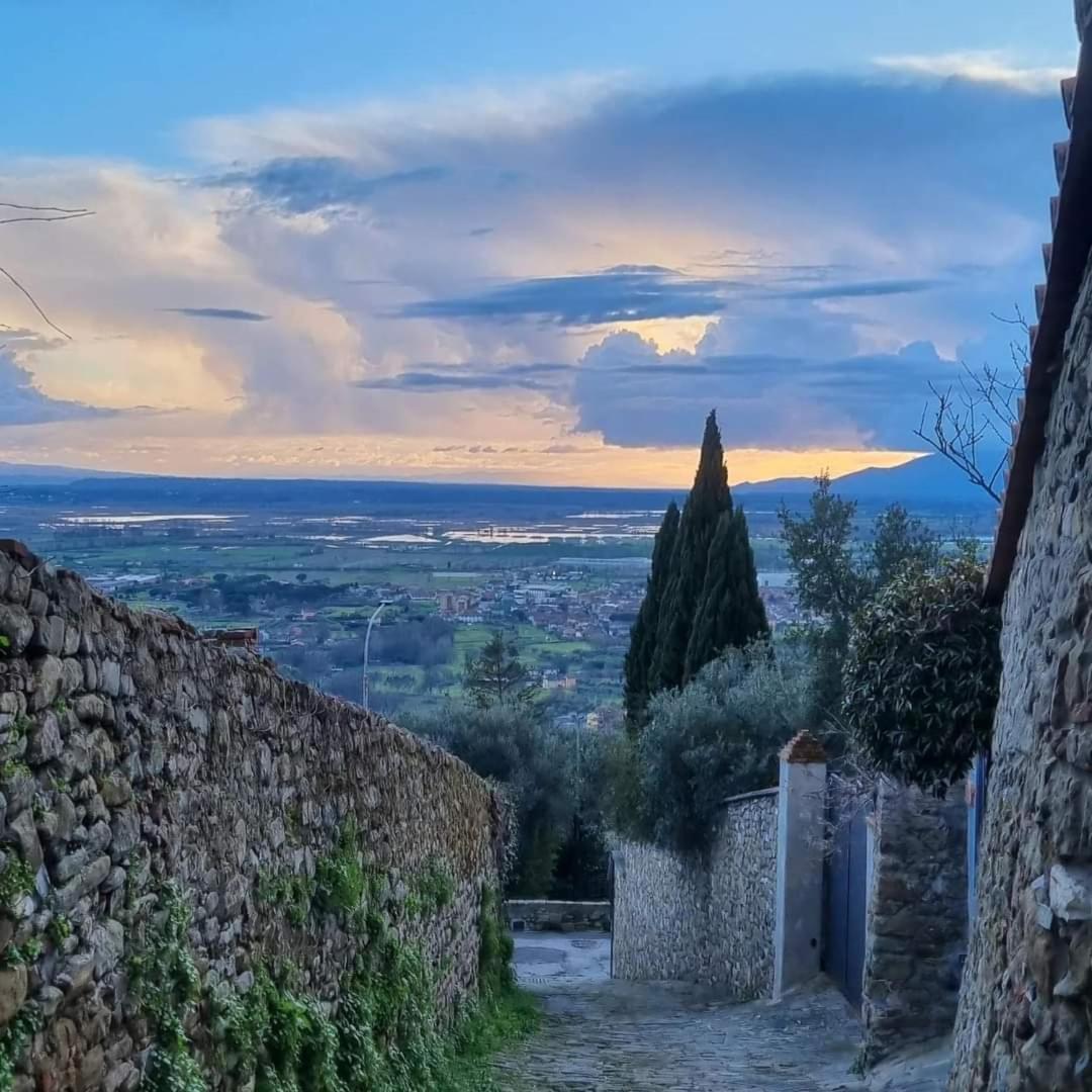 La Grotta San Michele Hotel Montevettolini Bagian luar foto